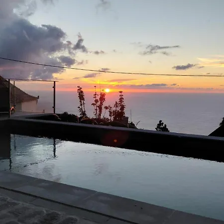Casas Do Pargo- Casa A - Oak Tree House Vakantiehuis