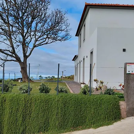 Casas Do Pargo- Casa A - Oak Tree House Vakantiehuis