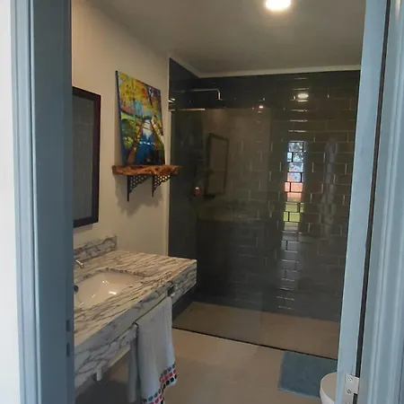 Casas Do Pargo- Casa A - Oak Tree House Vakantiehuis