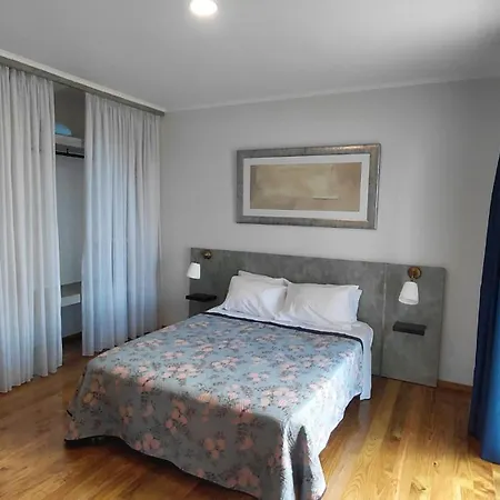 Casas Do Pargo- Casa A - Oak Tree House Vakantiehuis *
