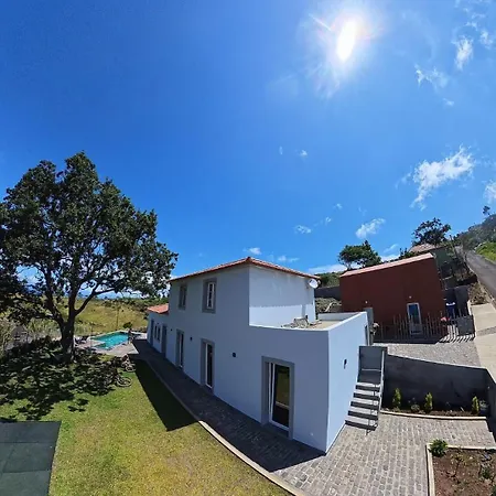Casas Do Pargo- Casa A - Oak Tree House Vakantiehuis